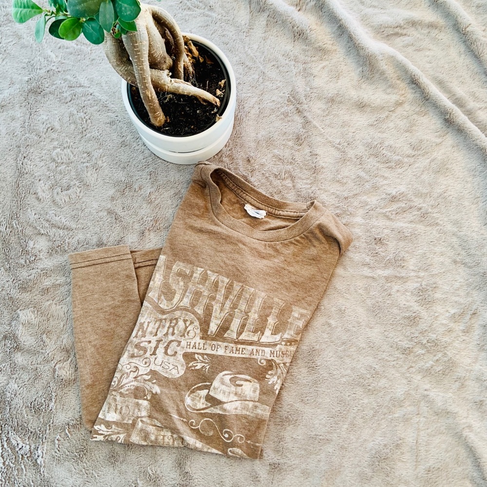 Small Nashville graphic tee